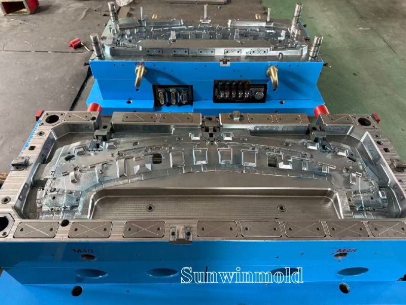 Automotive back bumper mold_06